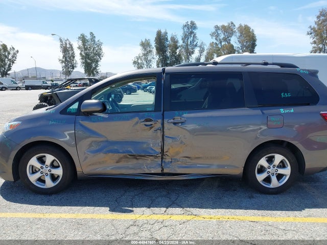 5TDKZ3DC2HS847129 Toyota Sienna Le 8 Passenger