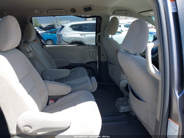 5TDKZ3DC2HS847129 Toyota Sienna Le 8 Passenger
