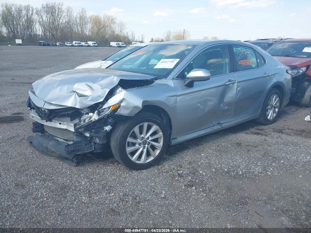 Продажа на аукционе авто 2022 Toyota Camry Le, vin: 4T1C11AKXNU683188, номер лота: 44947781