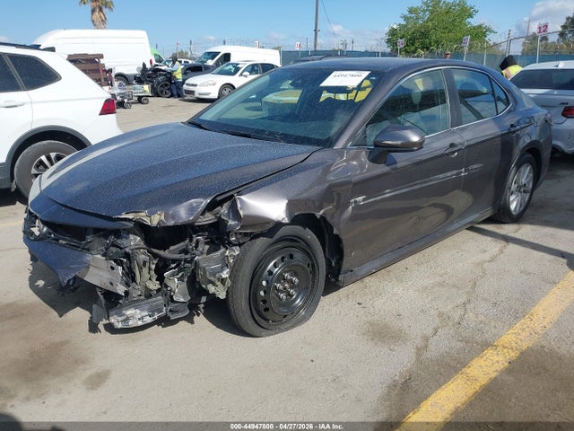 44947800 :رقم المزاد ، 4T1C11AK3NU693027 vin ، 2022 Toyota Camry Le مزاد بيع