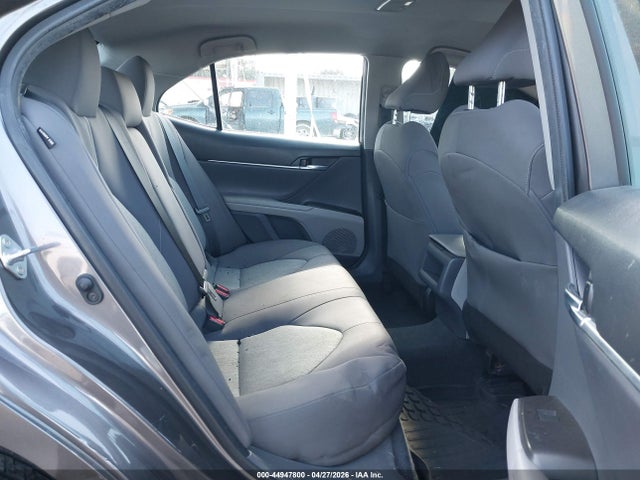 44947800 :رقم المزاد ، 4T1C11AK3NU693027 vin ، 2022 Toyota Camry Le مزاد بيع