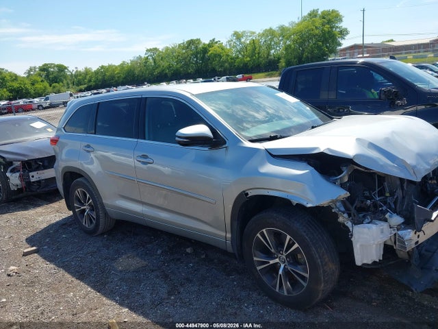 44947900 :رقم المزاد ، 5TDBZRFH4JS866783 vin ، 2018 Toyota Highlander Le Plus مزاد بيع