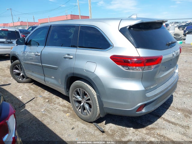 44947900 :رقم المزاد ، 5TDBZRFH4JS866783 vin ، 2018 Toyota Highlander Le Plus مزاد بيع