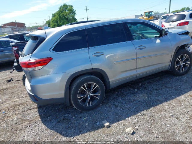 44947900 :رقم المزاد ، 5TDBZRFH4JS866783 vin ، 2018 Toyota Highlander Le Plus مزاد بيع