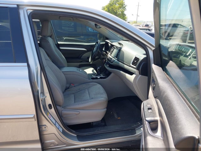 44947900 :رقم المزاد ، 5TDBZRFH4JS866783 vin ، 2018 Toyota Highlander Le Plus مزاد بيع