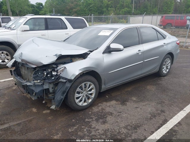 44947912 :رقم المزاد ، 4T4BF1FK8FR473234 vin ، 2015 Toyota Camry Le مزاد بيع