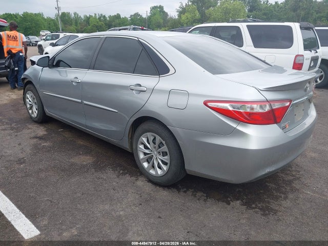 44947912 :رقم المزاد ، 4T4BF1FK8FR473234 vin ، 2015 Toyota Camry Le مزاد بيع