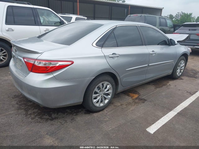 44947912 :رقم المزاد ، 4T4BF1FK8FR473234 vin ، 2015 Toyota Camry Le مزاد بيع