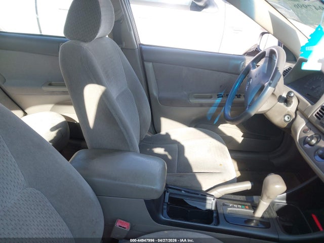 44947996 :رقم المزاد ، 4T1BE32K82U569874 vin ، 2002 Toyota Camry Le مزاد بيع