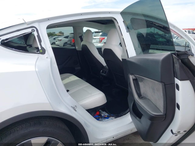 Продаж на аукціоні авто 2024 Tesla Model Y Long Range Dual Motor All-wheel Drive, vin: 7SAYGDEE5RF034057, номер лоту: 44948012