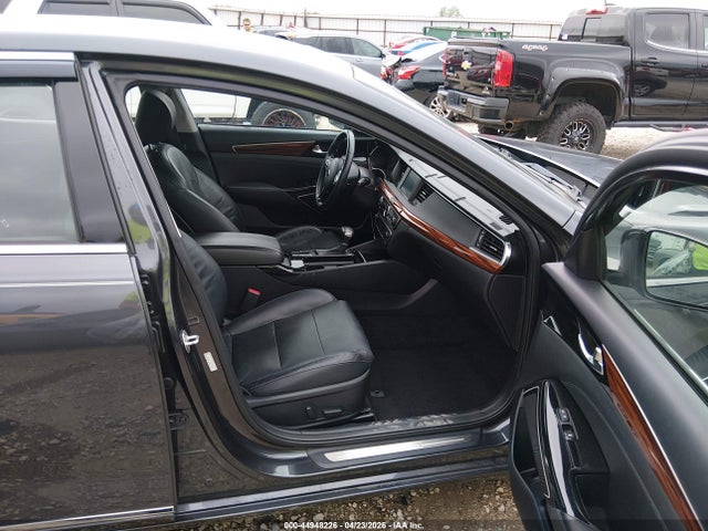 KNALB4J15H5056839 KIA Cadenza Premium