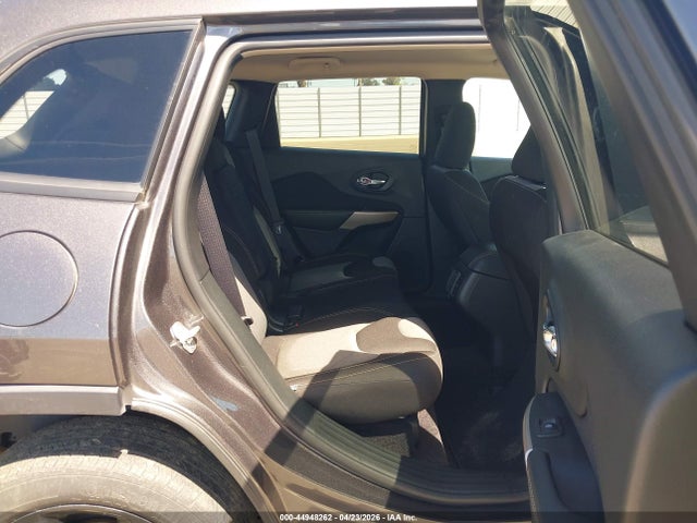 44948262 :رقم المزاد ، 1C4PJLCB5JD531506 vin ، 2018 Jeep Cherokee Latitude Fwd مزاد بيع
