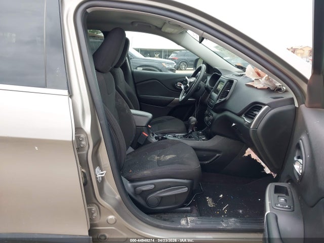 44948274 :رقم المزاد ، 1C4PJMCB5KD105578 vin ، 2019 Jeep Cherokee Latitude 4x4 مزاد بيع