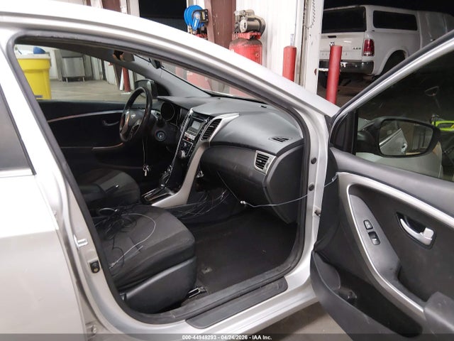 2013 Hyundai Elantra Gt მანქანა იყიდება აუქციონზე, vin: KMHD35LE8DU128994, აუქციონის ნომერი: 44948293