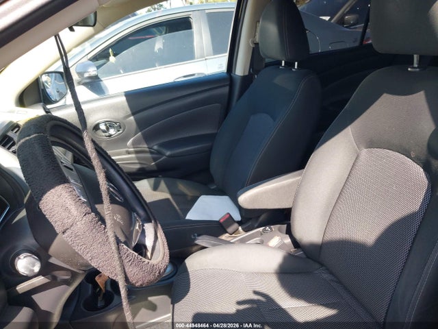 44948464 :رقم المزاد ، 3N1CN7AP8KL865813 vin ، 2019 Nissan Versa 1.6 Sv مزاد بيع