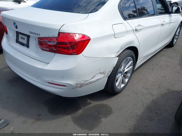 2016 Bmw 320i მანქანა იყიდება აუქციონზე, vin: WBA8A9C51GK618824, აუქციონის ნომერი: 44948492