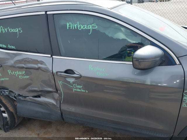 44948674 :رقم المزاد ، JN1BJ1BV4MW569301 vin ، 2021 Nissan Rogue Sport Sv Fwd Xtronic Cvt مزاد بيع