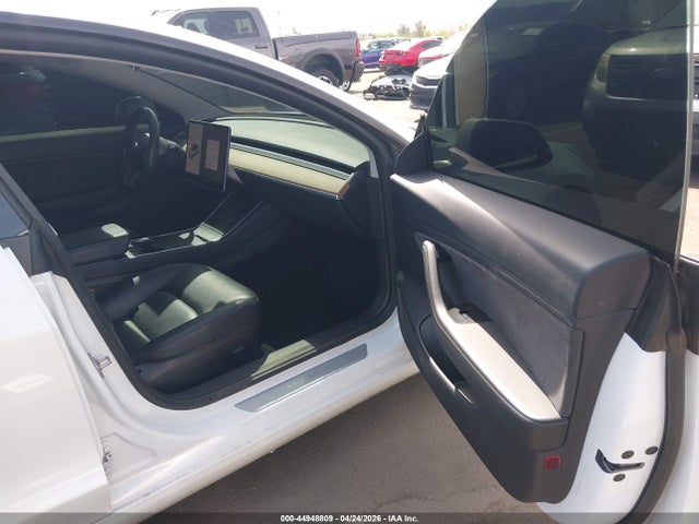 44948809 :رقم المزاد ، 5YJ3E1EB5JF134391 vin ، 2018 Tesla Model 3 Long Range/performance مزاد بيع