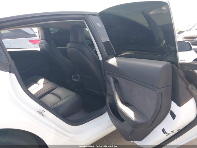 44948809 :رقم المزاد ، 5YJ3E1EB5JF134391 vin ، 2018 Tesla Model 3 Long Range/performance مزاد بيع