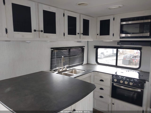 44948931 :رقم المزاد ، 5SFEB3423NE510752 vin ، 2022 Heartland Trail Runner Series مزاد بيع