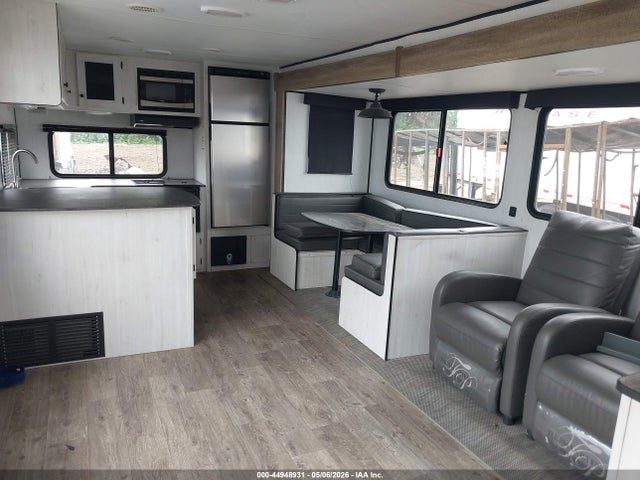 44948931 :رقم المزاد ، 5SFEB3423NE510752 vin ، 2022 Heartland Trail Runner Series مزاد بيع