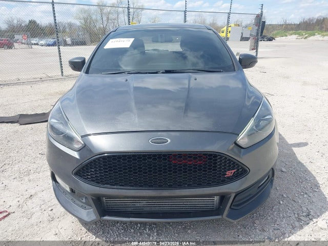 44949179 :رقم المزاد ، 1FADP3L94GL235833 vin ، 2016 Ford Focus St مزاد بيع
