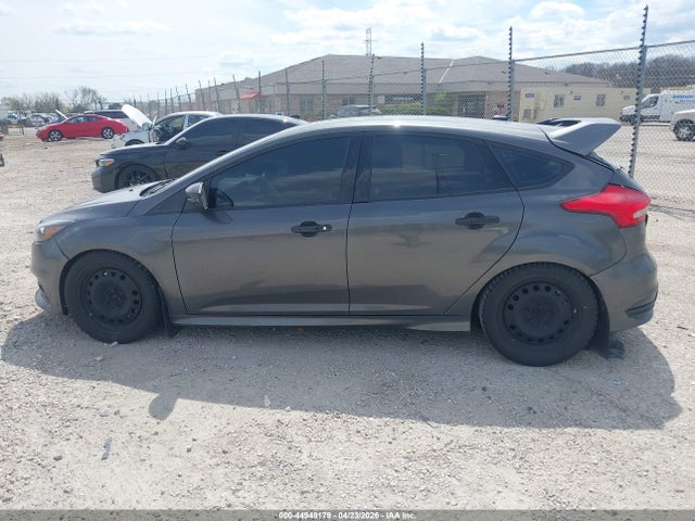 44949179 :رقم المزاد ، 1FADP3L94GL235833 vin ، 2016 Ford Focus St مزاد بيع