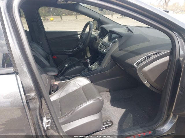 44949179 :رقم المزاد ، 1FADP3L94GL235833 vin ، 2016 Ford Focus St مزاد بيع