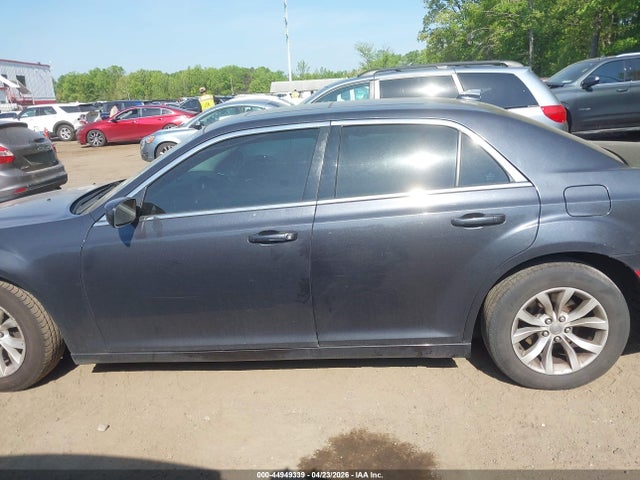 Продаж на аукціоні авто 2015 Chrysler 300 Limited, vin: 2C3CCAAG9FH930168, номер лоту: 44949339