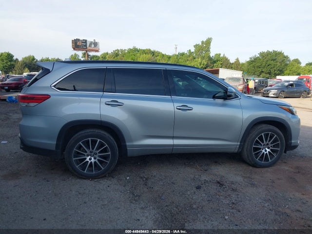 2018 Toyota Highlander Se მანქანა იყიდება აუქციონზე, vin: 5TDKZRFH8JS534233, აუქციონის ნომერი: 44949443