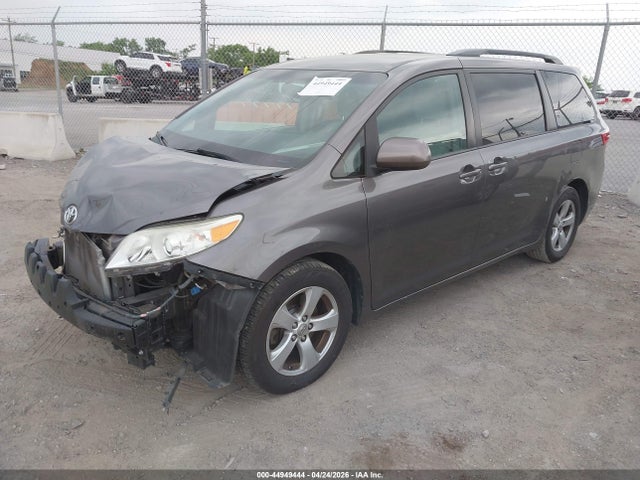 Toyota Sienna Le 8 Passenger 2015 5TDKK3DC2FS544210 Image 2