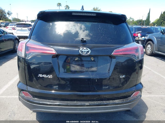 Toyota RAV4 LE 2018 2T3ZFREV4JW465537 Image 17