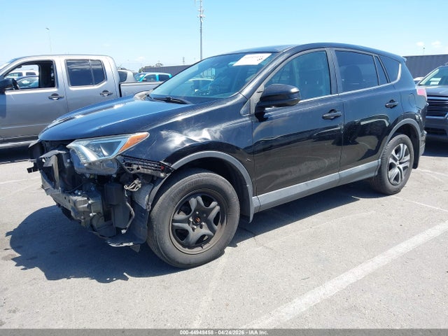 Toyota RAV4 LE 2018 2T3ZFREV4JW465537 Image 2