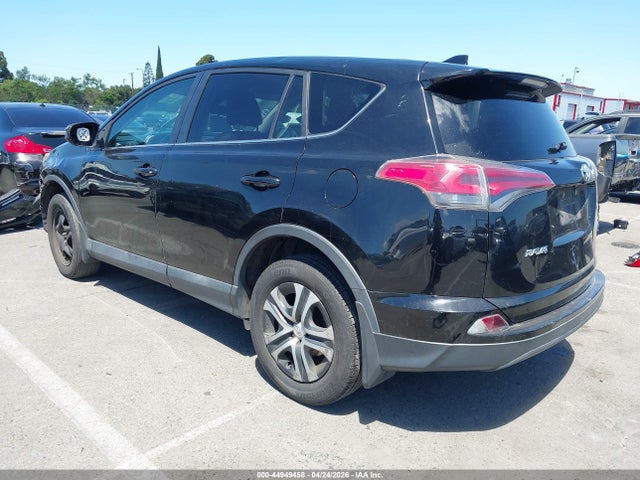 Toyota RAV4 LE 2018 2T3ZFREV4JW465537 Image 3