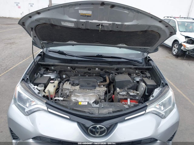 JTMBFREV0JJ206253 Toyota RAV4 LE