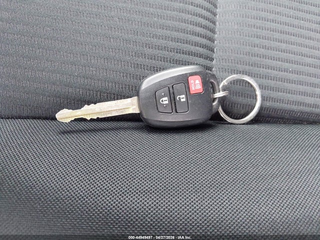 JTMBFREV0JJ206253 Toyota RAV4 LE