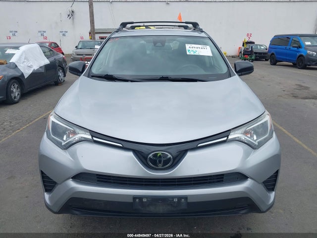 JTMBFREV0JJ206253 Toyota RAV4 LE