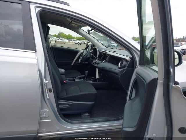 JTMBFREV0JJ206253 Toyota RAV4 LE