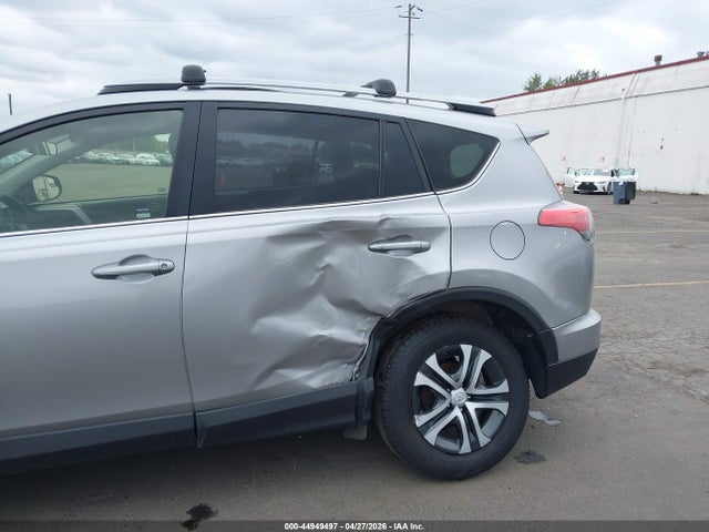 JTMBFREV0JJ206253 Toyota RAV4 LE