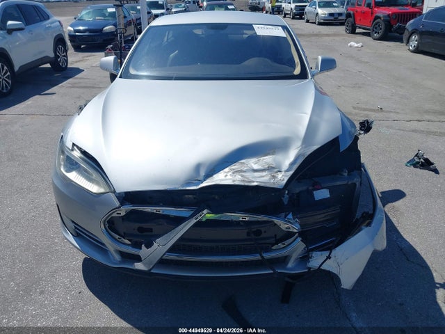 44949529 :رقم المزاد ، 5YJSA1CN6DFP23149 vin ، 2013 Tesla Model S مزاد بيع