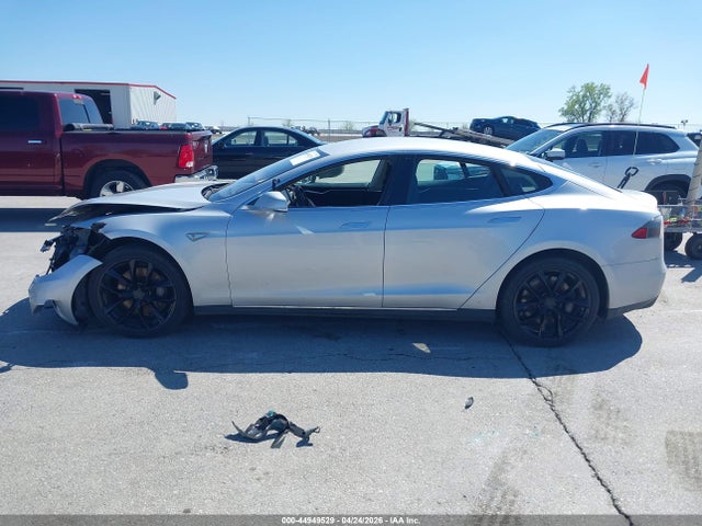 44949529 :رقم المزاد ، 5YJSA1CN6DFP23149 vin ، 2013 Tesla Model S مزاد بيع