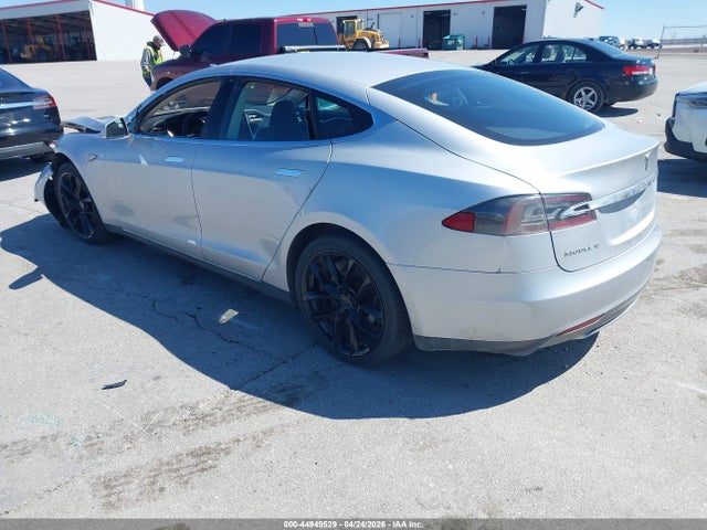 44949529 :رقم المزاد ، 5YJSA1CN6DFP23149 vin ، 2013 Tesla Model S مزاد بيع