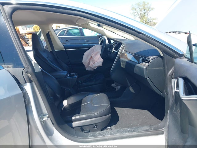 44949529 :رقم المزاد ، 5YJSA1CN6DFP23149 vin ، 2013 Tesla Model S مزاد بيع