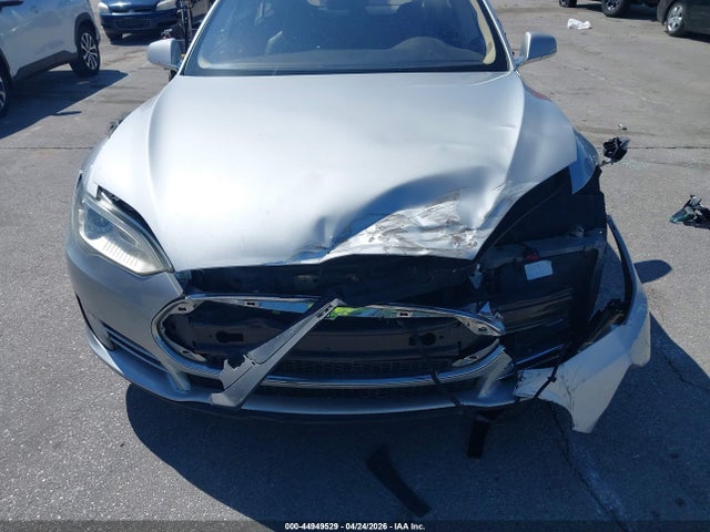 44949529 :رقم المزاد ، 5YJSA1CN6DFP23149 vin ، 2013 Tesla Model S مزاد بيع