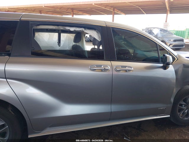 Toyota SIENNA LE 2021 5TDKRKECXMS046600 Image 14