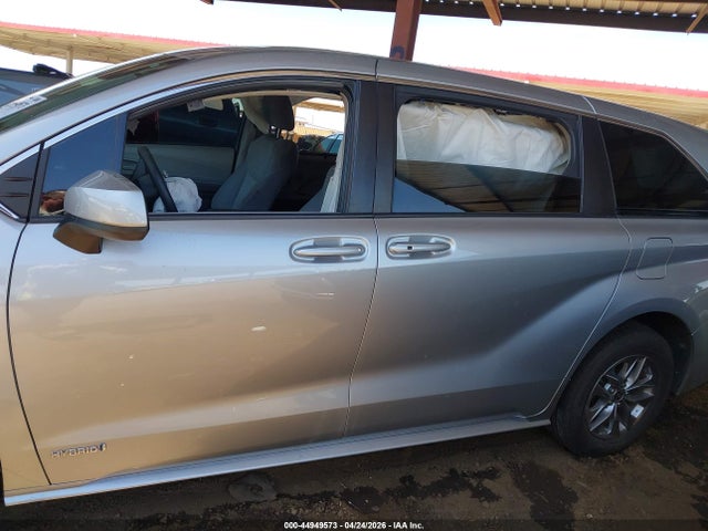 Toyota SIENNA LE 2021 5TDKRKECXMS046600 Image 15
