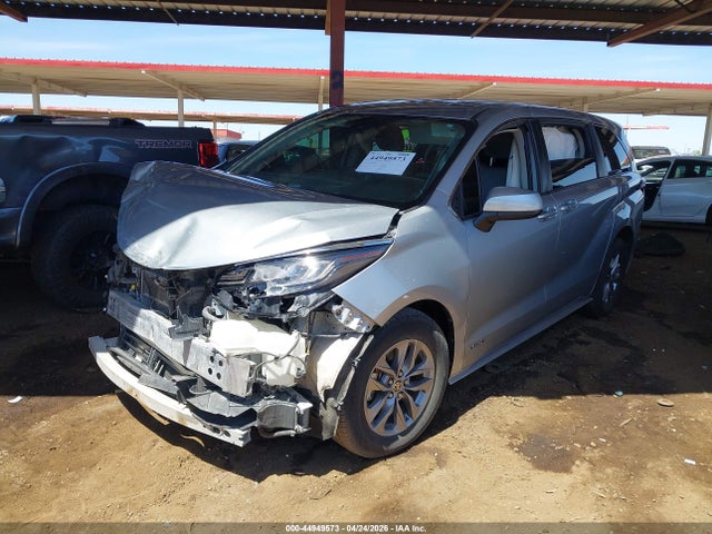 Toyota SIENNA LE 2021 5TDKRKECXMS046600 Image 2
