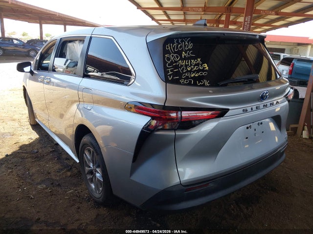 Toyota SIENNA LE 2021 5TDKRKECXMS046600 Image 3