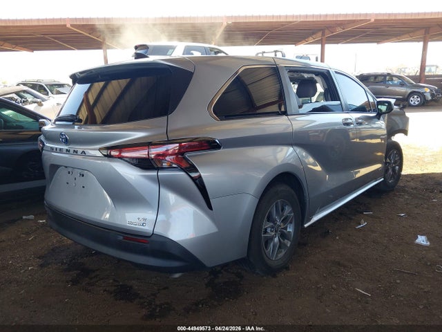 Toyota SIENNA LE 2021 5TDKRKECXMS046600 Image 4