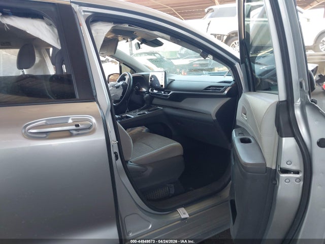 Toyota SIENNA LE 2021 5TDKRKECXMS046600 Image 5
